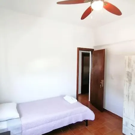 μονοκατοικία με θέα τη χώρα Apartment Skyros