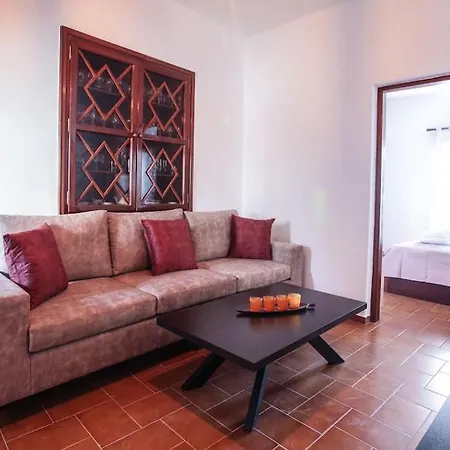 μονοκατοικία με θέα τη χώρα * Skyros