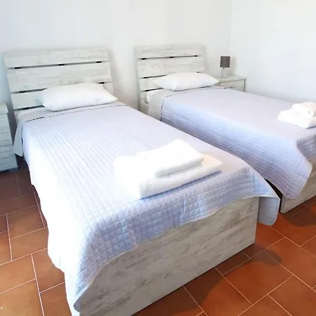 Apartamento μονοκατοικία με θέα τη χώρα *